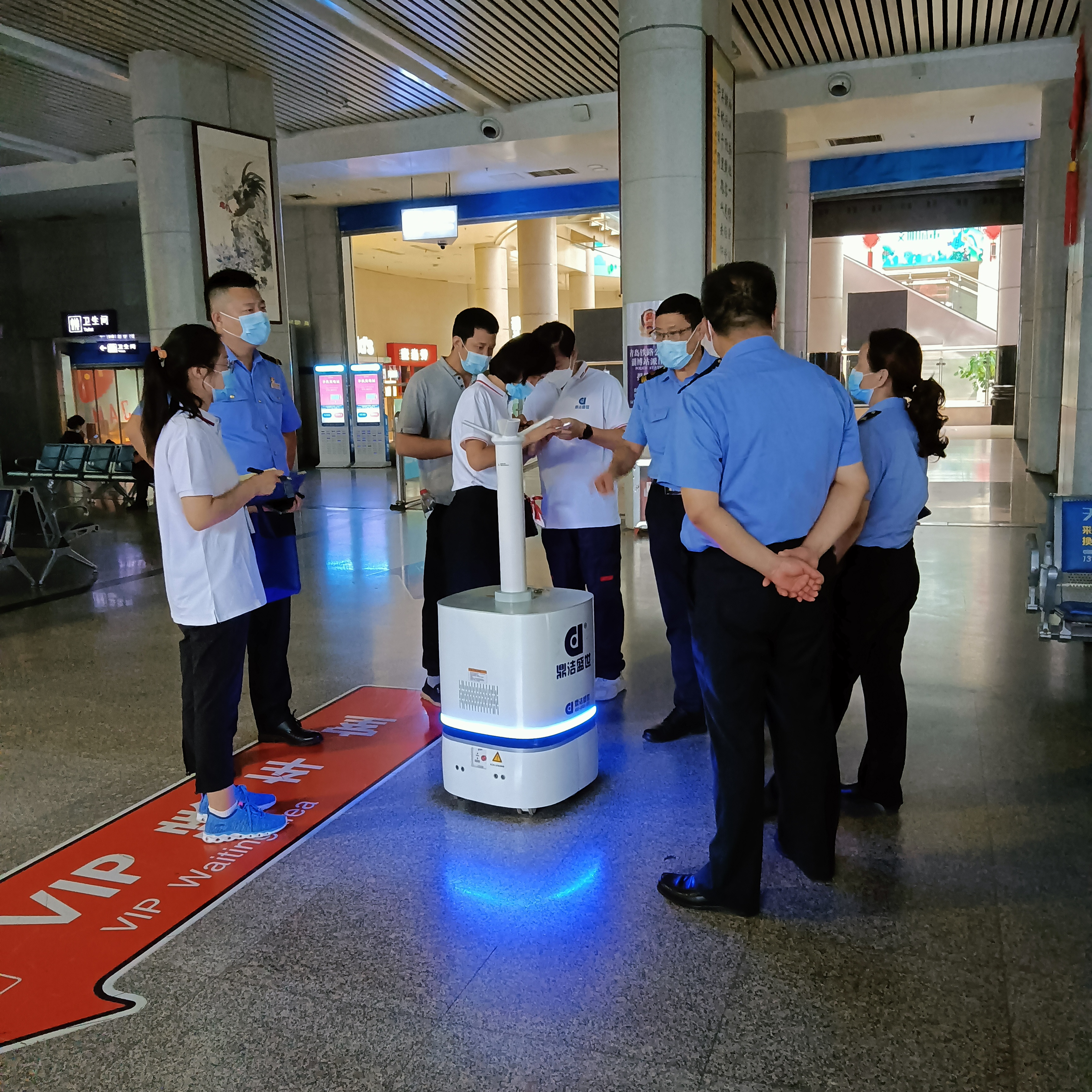 淄博火車站，北京豐臺(tái)站，配備鼎潔盛世消毒消殺機(jī)器人26